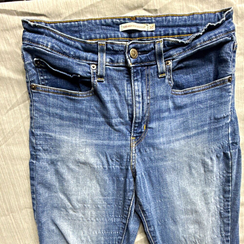 Levi's 725 High Rise Bootcut Women's Light Wash Blue Stretch Jeans Size 30